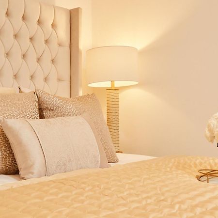 King Deluxe City Apt Large Balcony& Free Parking! ليدز المظهر الخارجي الصورة