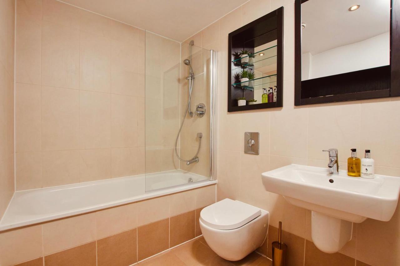 King Deluxe City Apt Large Balcony& Free Parking! ليدز المظهر الخارجي الصورة